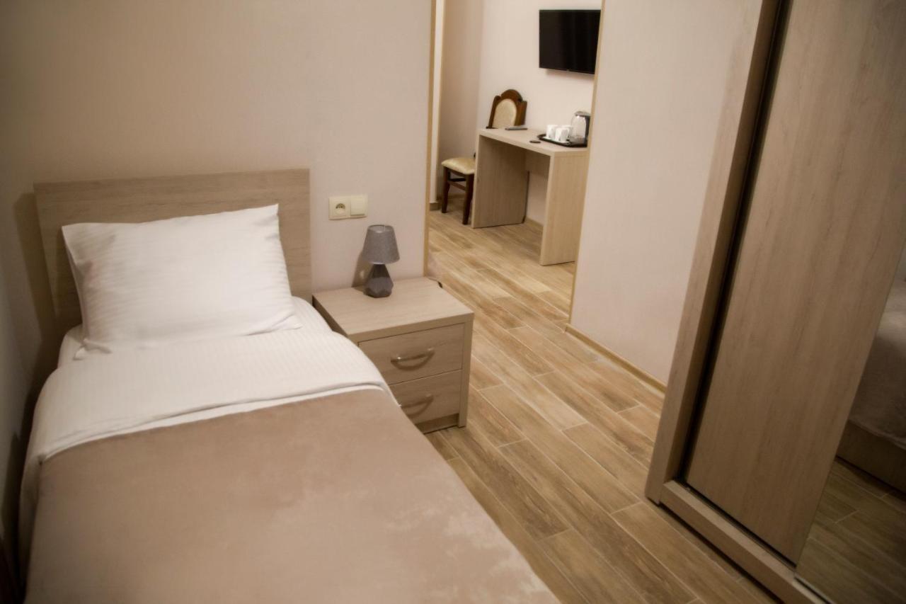 טביליסי Family Hotel Triston מראה חיצוני תמונה